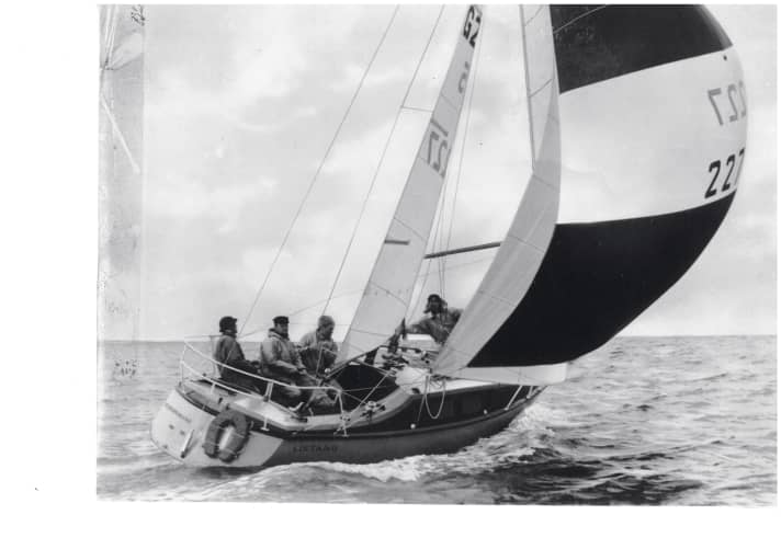   The Listang is a collaboration between Libor and designer Feltz. The sheet metal baking deck was light, smooth and ahead of its time