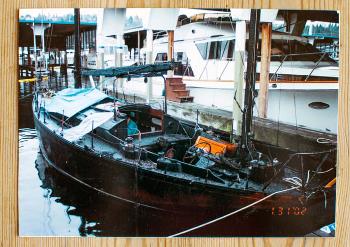 Wie Phönix aus der Asche: 2002 griff ein Feuer im Seattle Yacht Club auf das Schiff über. Dem wirtschaftlichen Totalverlust folgte der General-Refit