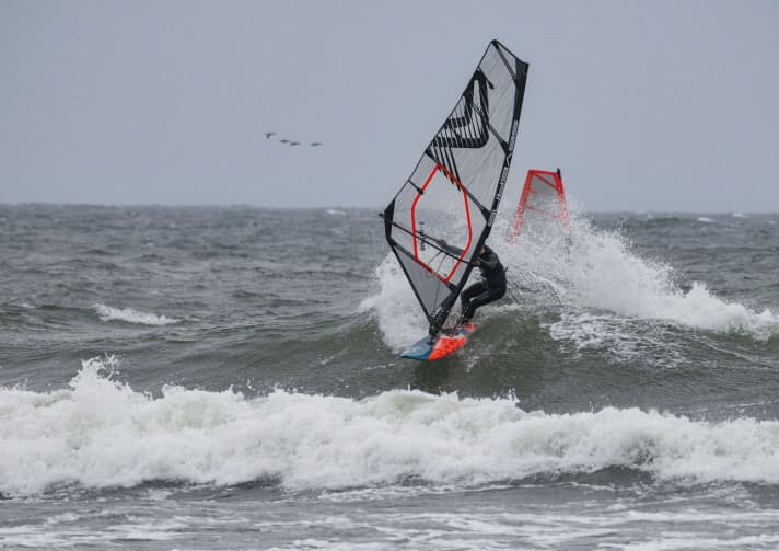 When it comes to the spots in the south-east corner of Skåne, experience and skill are required. Wave beginners have no place here.
