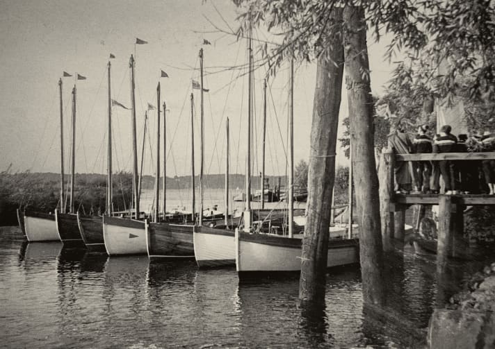Jugendkutter der verschiedensten Typen bei einem Treffen in Blankenese