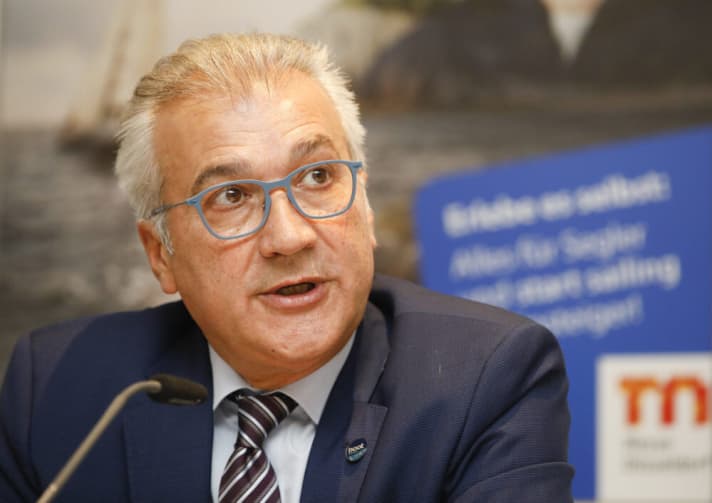   Surpris, mais encore confiant : Petros Michelidakis, directeur du port de boot à Düsseldorf