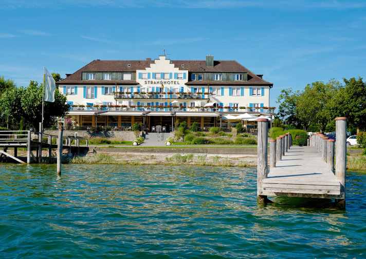 The "Hotel Löchnerhaus" on the island of Reichenau.