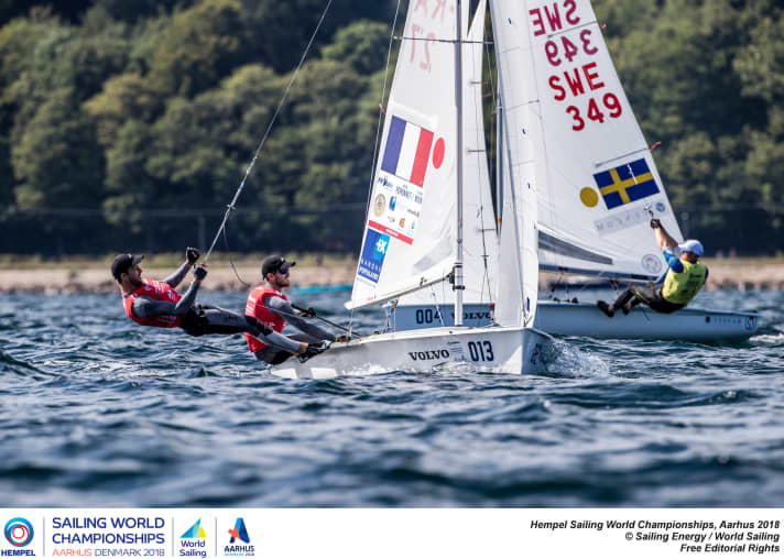   Symbolic image for the medal final of the 470 men: The French are in the lead, the Swedes follow too far behind