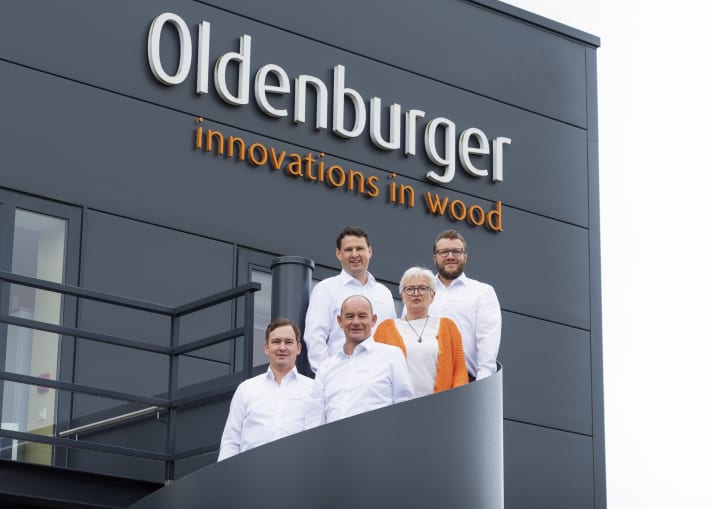 Das Sales-Team: Timo Hartmüller (oben), Benjamin Bäker, Michael Teuber, Brigitte Bischoff, Nico Ostendorf (v.l.n.r.) | .)