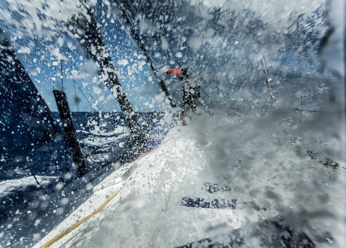   Travail mouillé dans la Volvo Ocean Race : l'avant du bateau