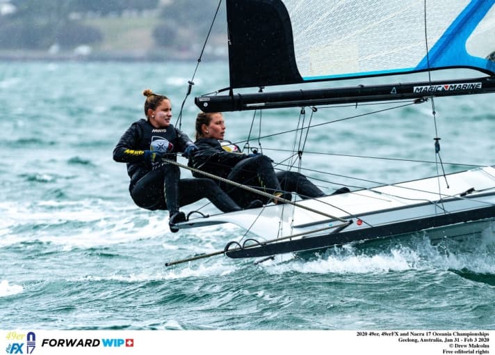   Vicky Jurczok and Anika Lorenz shone with a victory on the day and are fourth after three qualifying races
