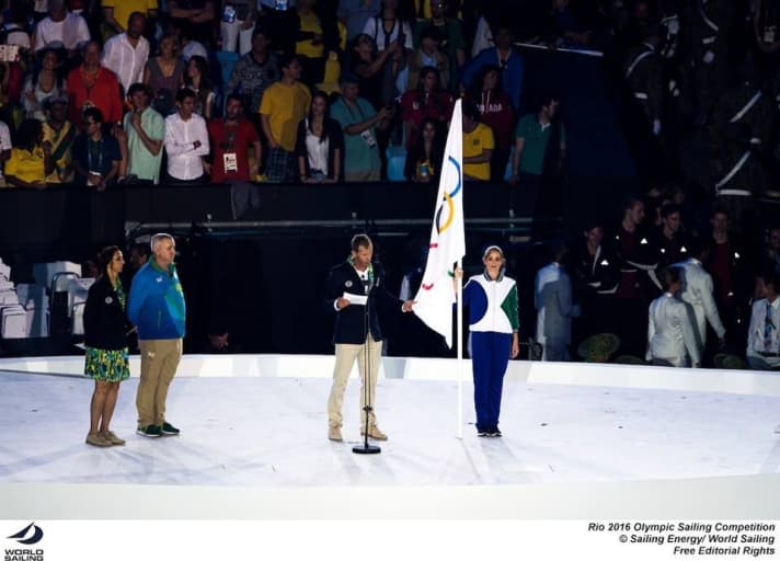   Robert Scheidt spricht bei der Eröffnungsfeier den olympischen Eid für die Sportler