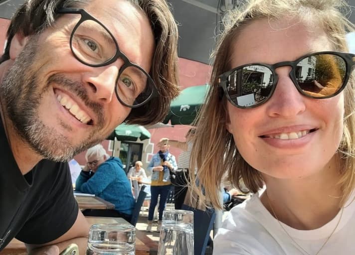   In a celebratory mood, now more than ever. Axel and Lisa, who only met two months ago at their first regattas in the Mediterranean and during their solo qualis