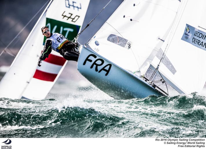   Voici à quoi ressemblait la navigation en 470 au quatrième jour de la régate olympique, dans des vagues de deux à trois mètres de haut dans l'Atlantique.