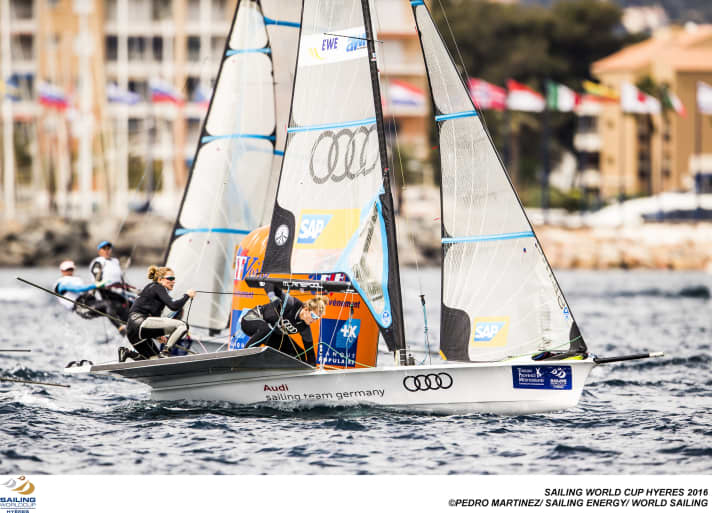   Die WM-Dritten Victoria Jurczok und Anika Lorenz mussten beim Weltcup vor Hyères wie die 49er-Segler Erik Heil und Thomas Plößel mit Platz zehn zufrieden sein
