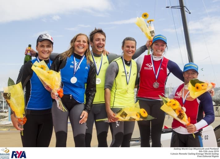   Jubel auf dem Podium: Die Briten Ben Saxton und Nicola Groves gewannen den Weltcup. Silber sicherten sich die überglücklichen Paul Kohlhoff und Carolina Werner von den Olympia-Favoriten Billy Besson und Marie Riou