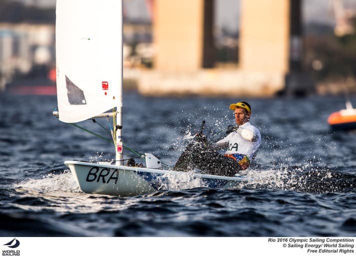   The tireless champion in action at the Olympic regatta in Rio de Janeiro: Robert Scheidt in the Laser