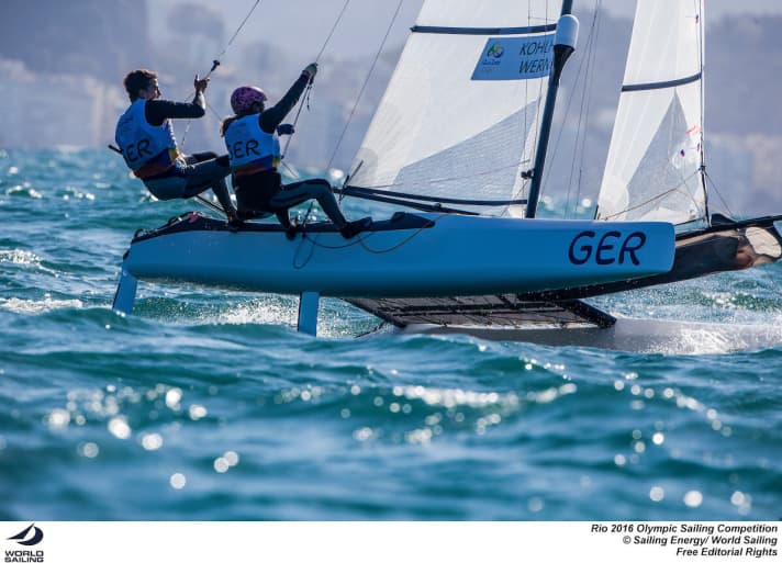   Paul Kohlhoff et Carolina Werner, les plus jeunes, se battent pour chaque point lors de la première olympique des catamarans mixtes de type Nacra 17.