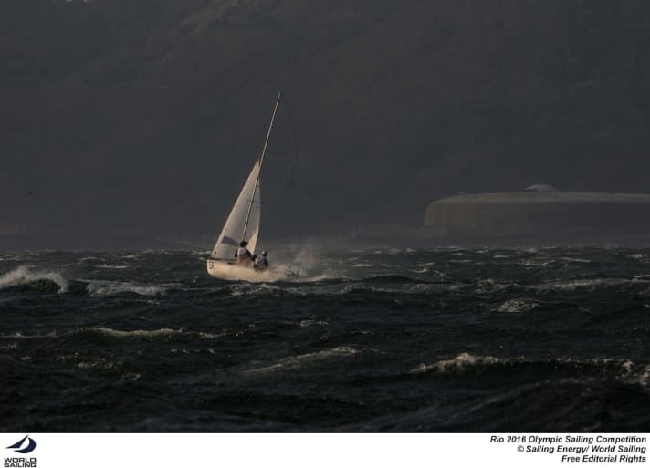   Un lunedì di vela folle nella baia di Guanabara: prima c'erano calma e sole, poi è arrivato il "Demolition Derby".