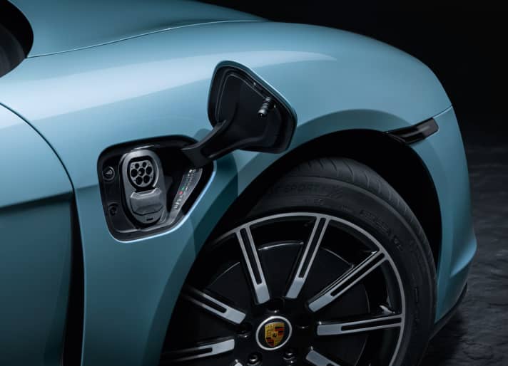 Ladeklappe des Porsche Taycan 4S