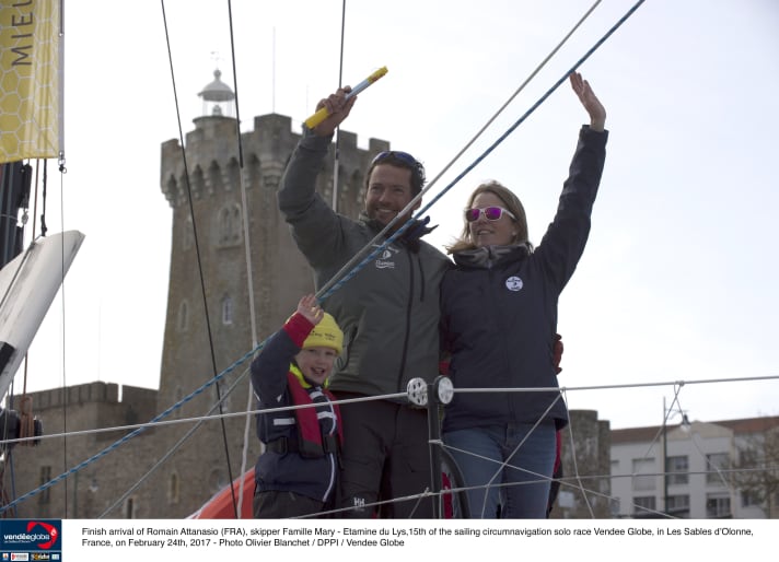   Romain Attanasio, Sam Davies und ihr 2011 geborener Sohn Ruben. Er ist nun das einzige Kind auf dem Planeten, dessen Eltern beide eine Vendée Globe zu Ende bringen konnten