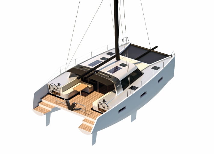   Large open cockpit with passage to the saloon