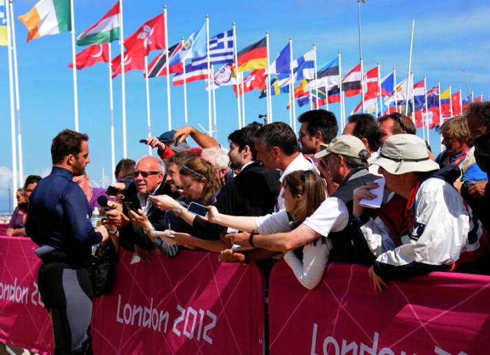   Ben Ainslie con i giornalisti