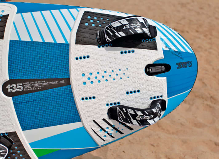   A variety of strap positions on most boards for sporty freeriding and for beginners like Fanatic are actually standard.