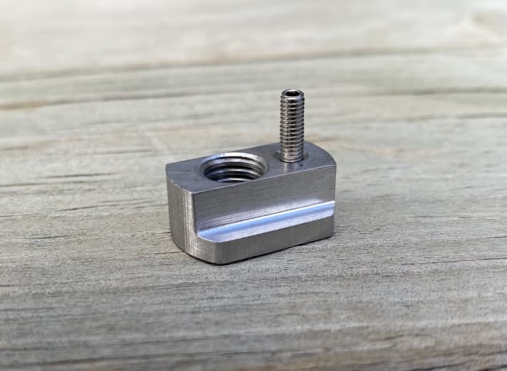 The sliding blocks are firmly anchored in the box using a grub screw