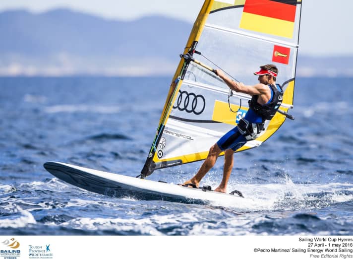   Not yet travelling as consistently as desired, but on course for the medal final in ninth place: RS:X surfer Toni Wilhelm