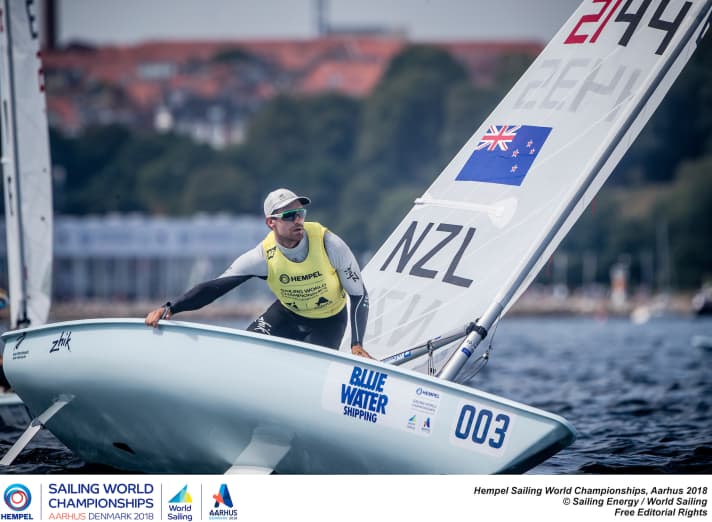   In Rio de Janeiro war Philipp Buhl vor zwei Jahren am Strand der Guanara-Bucht einer der ersten Gratulanten, als der Neuseeländer Sam Meech die olympische Bronzemedaille gewann. Die beiden Segler verstehen sich gut, Buhl gönnte dem Kiwi die Medaille. Am Freitag müssen die beiden gegeneinander und mit dem Briten Elliot Hansen um Bronze kämpfen