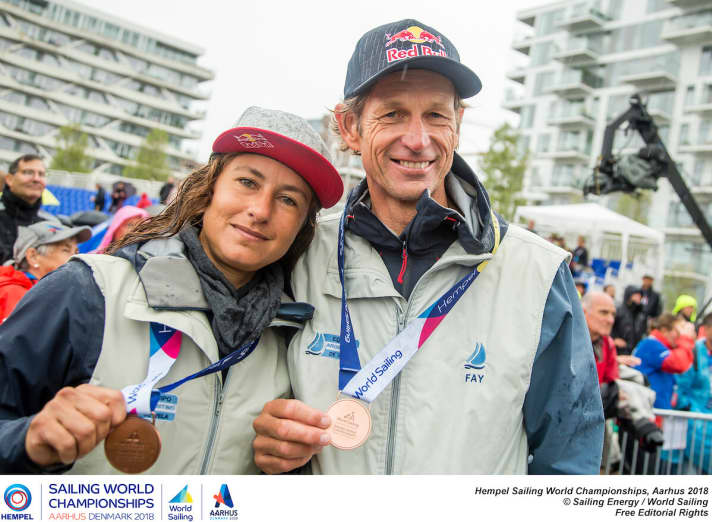   Le vent mourant à Aarhus n'a laissé aucune chance aux champions olympiques Santi Lange et Cecilia Carranza Saroli de se battre également pour le titre en finale des championnats du monde. Les Argentins se sont tout de même réjouis de la médaille de bronze.