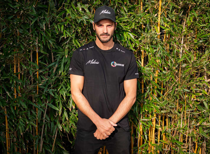 He rarely looks as serious as he does at this moment. Antoine Auriol prefers to work with positive energy