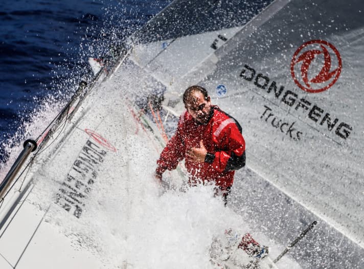   Noch flott unterwegs: Das Dongfeng Race Team pflügt durch den Südatlantik