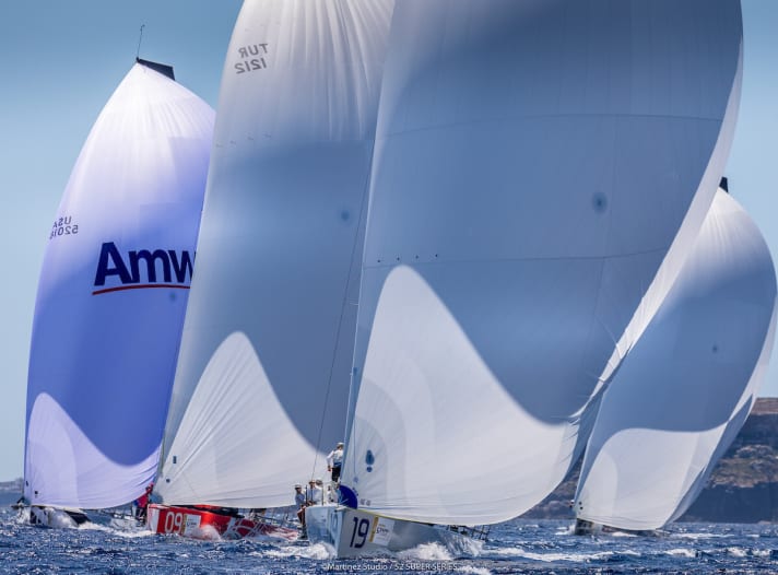   Il fotografo Nico Martinez è il responsabile delle bellissime immagini della Super Series davanti a Minorca.