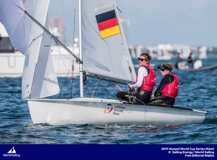   Führen die 470er-Flotte zwei Tage vor ihrem Finale am Sonntag an: Fabienne Oster und Anastasiya Winkel vom Norddeutschen Regatta Verein