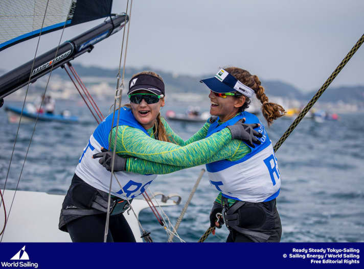   Les femmes brésiliennes en or jubilent : les championnes olympiques de 2016, Martine Grael et Kahena Kunze, ont également remporté la régate préolympique d'Enoshima et naviguent à nouveau en tant que favorites en vue des Jeux Olympiques de 2020.