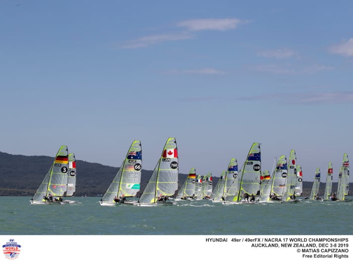   Tim Fischer and Fabian Graf with sail number 3 can be seen on the left-hand side of the picture. In the centre are Nils Carstensen and Jan Frigge with sail number 36