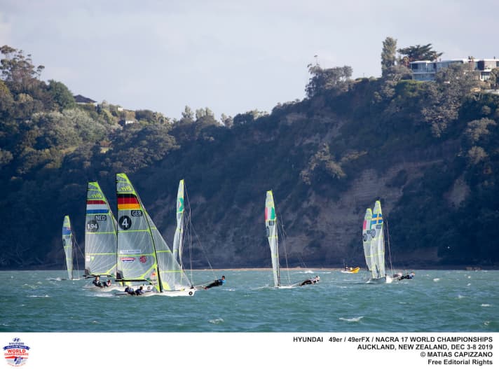   Erik Heil und Thomas Plößel liegen mit der Segelnummer 4 gut im Rennen
