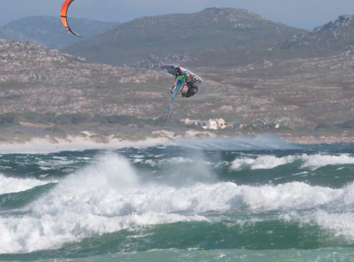 Henrik mischt nicht so aktiv wie Leon in der Contest-Szene mit. Dafür findet man ihn immer dort, wo Wind und gute Wellen sind – zum Beispiel in Südafrika.