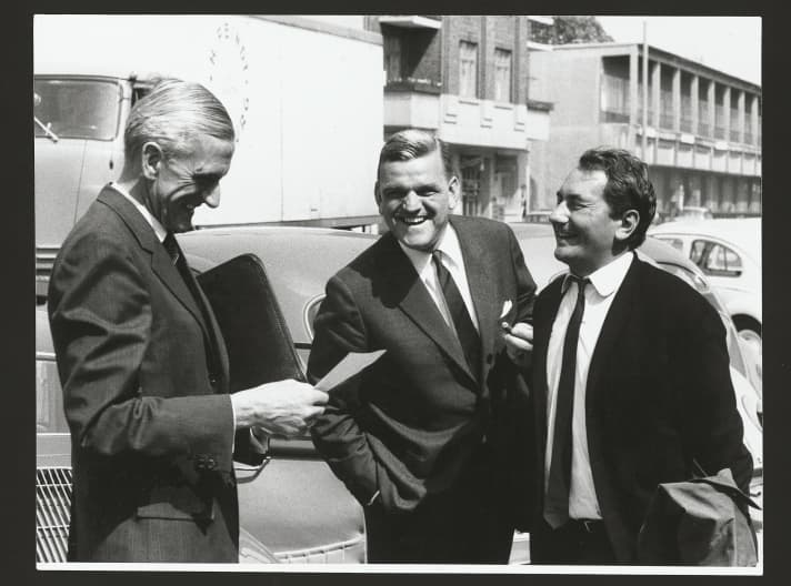   Horst Stern (à droite) avec Konrad-Wilhelm et Kurt Delius de la famille de l'éditeur