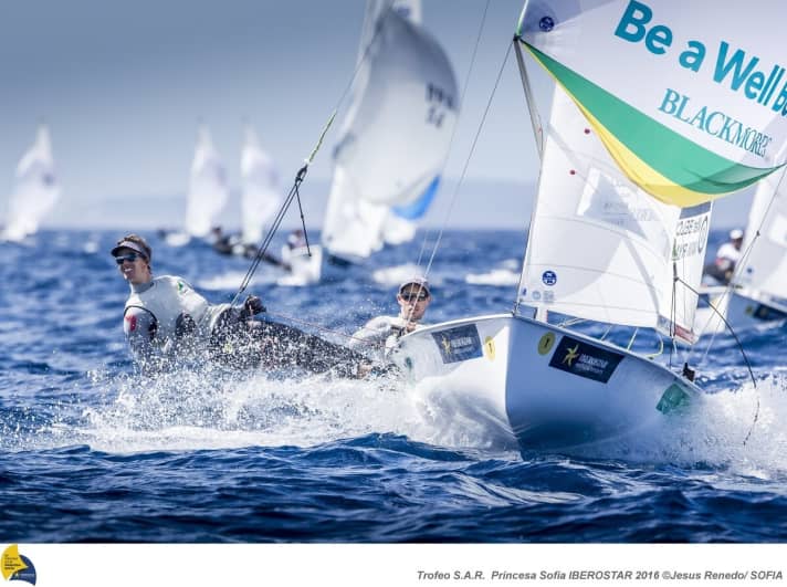   Im 470er liegt Olympiasieger und Weltmeister Mathew Belcher mit Will Ryan in Führung