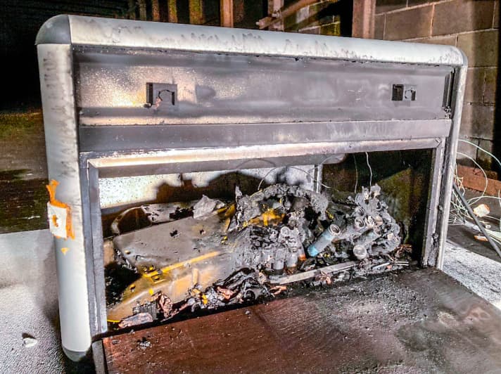 Während Fisacons fünfjähriger Entwicklung kam es zu 50 Brand- und Explosionsversuchsreihen und über 30 zerstörten Boxen.