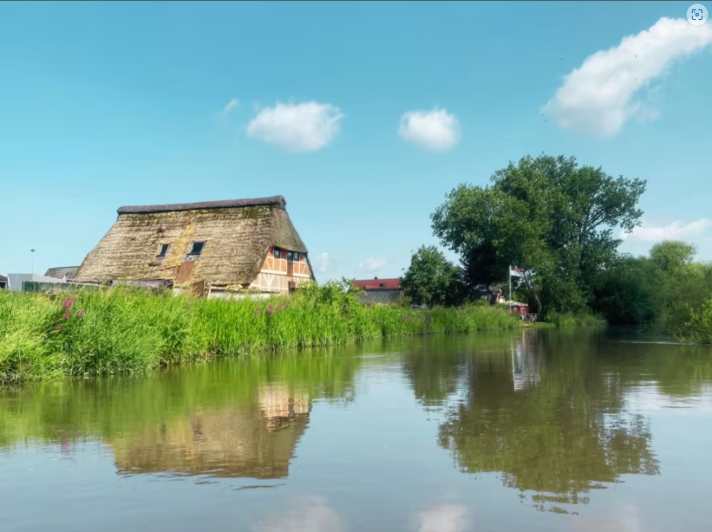 Ruhiges Flüsschen in romantischem Ambiente.