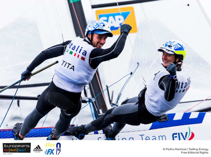   I felici campioni europei di Nacra17: Ruggero Tita e Caterina Banti dall'Italia