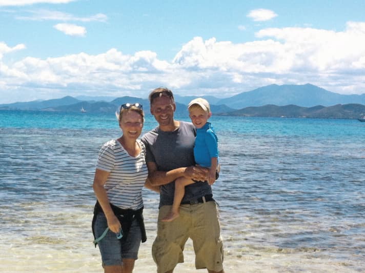   Trio in tour: Johanna e Lutz Klostermann con il figlio Levi in Nuova Caledonia
