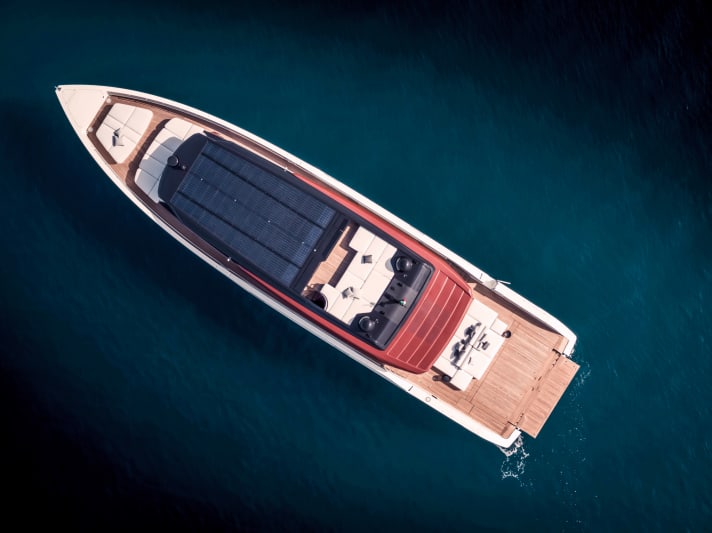 Clear wedge shape: the monocrystalline solar cells generate up to six kilowatts of electricity