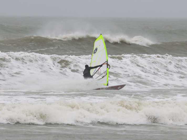 We tried the Grip 4 E/LAB on the Baltic Sea, but also on clean side-offshore waves