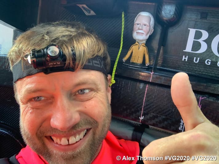   A la fin de la tempête, le skipper de Hugo Boss, Alex Thomson, est toujours en tête.