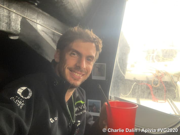   Charlie Dalin à bord de son "Apivia