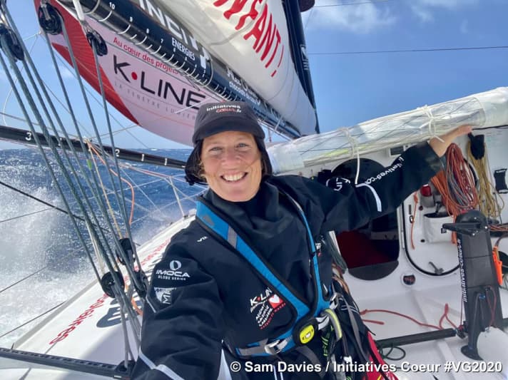   Un instantané d'une époque plus heureuse : la skipper d'"Initiatives Cœur" Sam Davies est désormais sur le point de disparaître