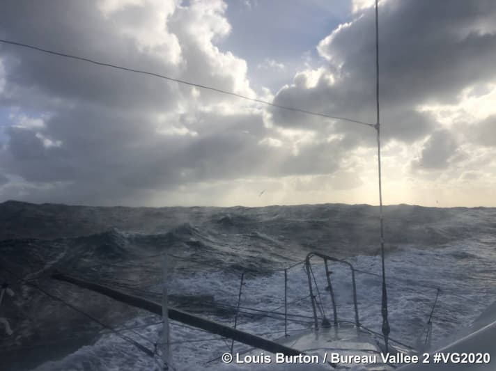   A picture by Louis Burton, which impressively shows the conditions of the confused sea, which Boris Herrmann and other skippers also described as brutal and extremely demanding last week
