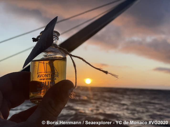   Il rum per Capo Horn: Boris Herrmann lo mostra alla luce dorata del sole