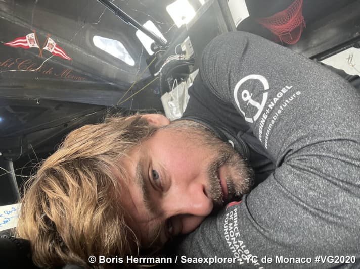   Müde nach getaner Arbeit: Boris Herrmann am Silvestermorgen