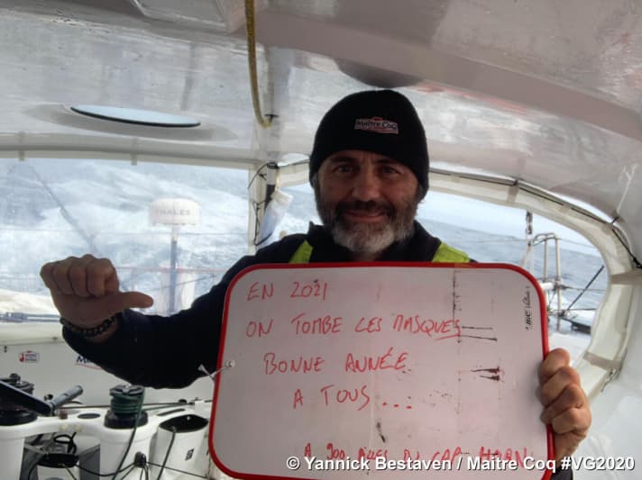   Il front-runner Yannick Bestaven augura a tutti buon anno. E lancia subito il suo ambiguo augurio per l'anno nuovo: "Abbandoneremo le maschere nel 2021".